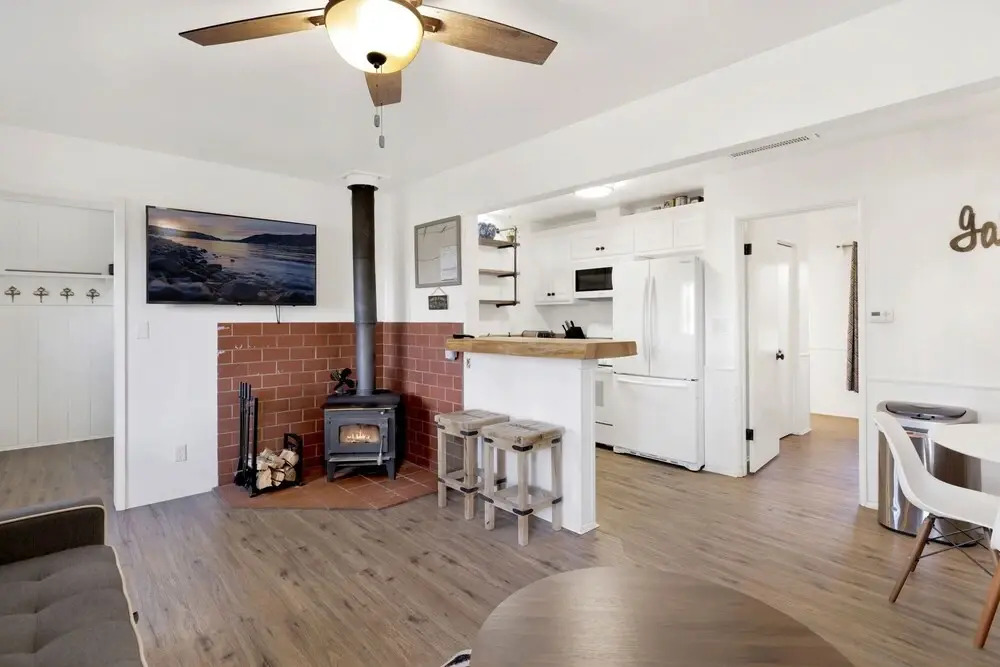 2153-the Cottage 2 Bedroom Home by RedAwning