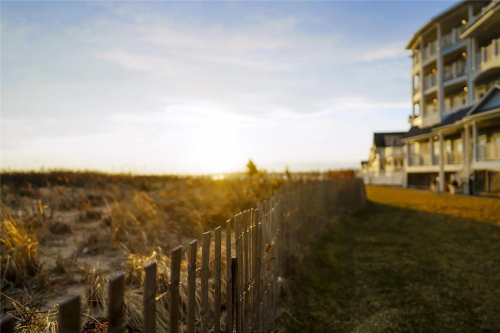 Madison Beach Hotel, Curio Collection by Hilton