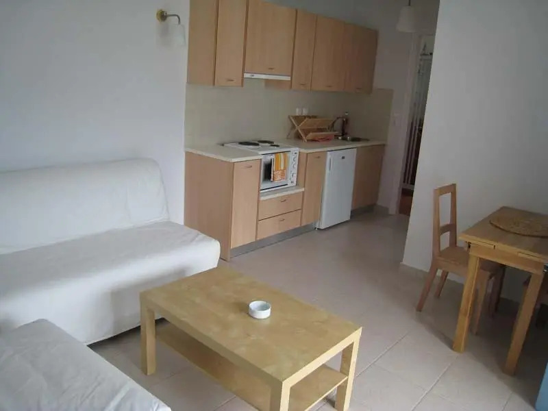 Karaoulanis Apartments