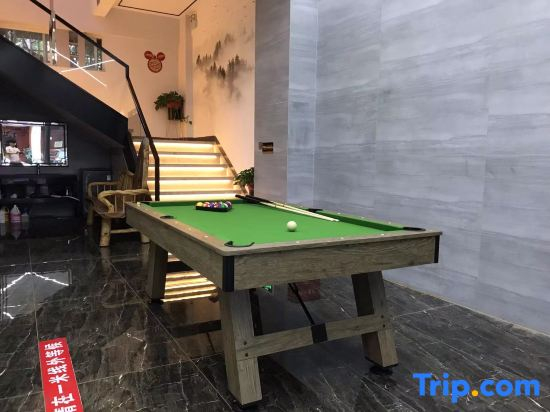 Merlin Art Hotel