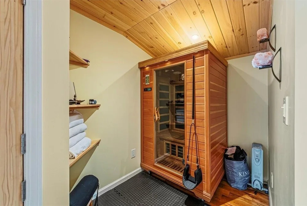 Pocono Scandinavian Cottage 2 Bedroom Cottage by RedAwning