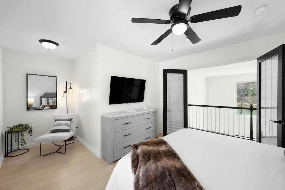 Knotty Pines by Avantstay Lake Views, Renovated