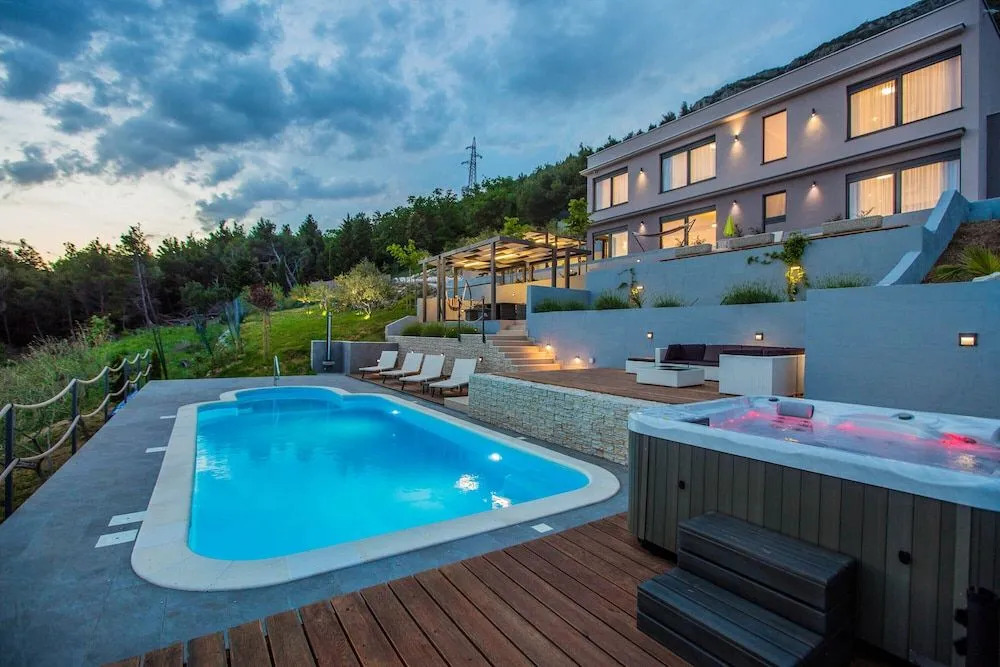 Luxury Villa Grand View