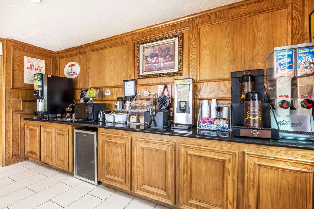 Super 8 by Wyndham League City Kemah Area