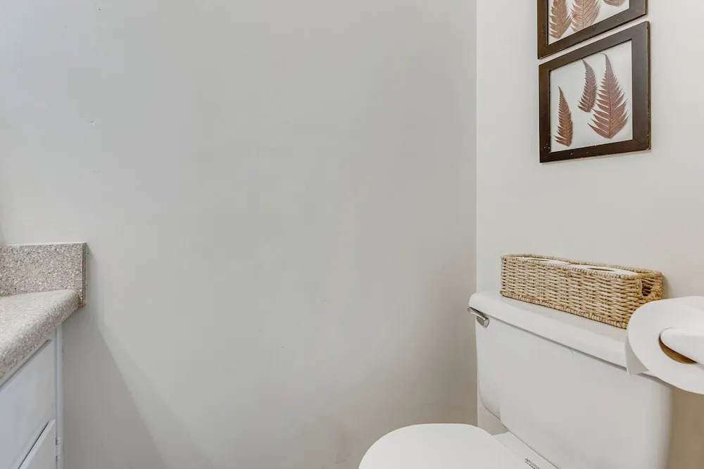 Charming Tallahassee Townhouse ~ 3 Mi to Fsu!