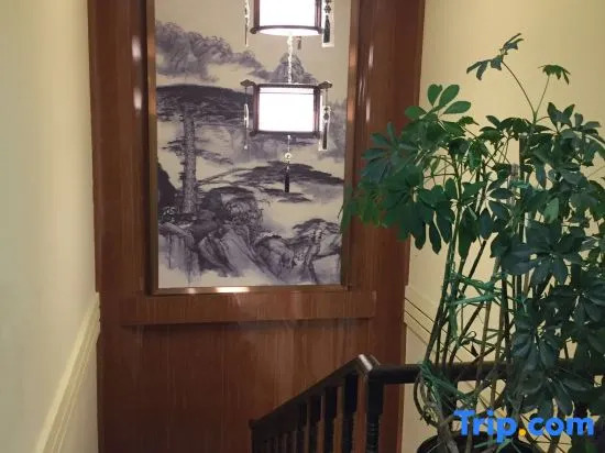 Zilongge Inn (Taiyuan Railway Station Wuyi Square Branch)