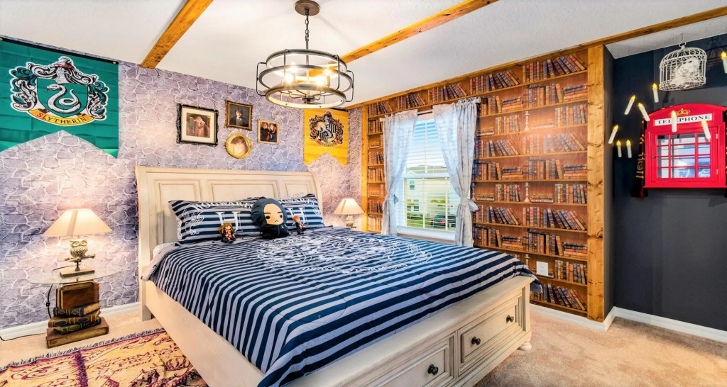 Themed Luxury Windsor Island new 7BR Home w Pool