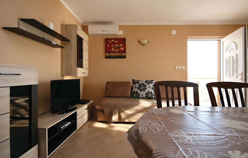 Stunning Apartment in Zatoglav With 1 Bedrooms and Wifi