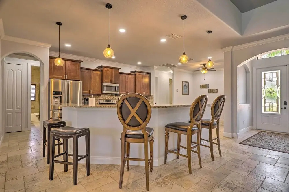 Private Pool & Grill: Canalfront Cape Coral Home