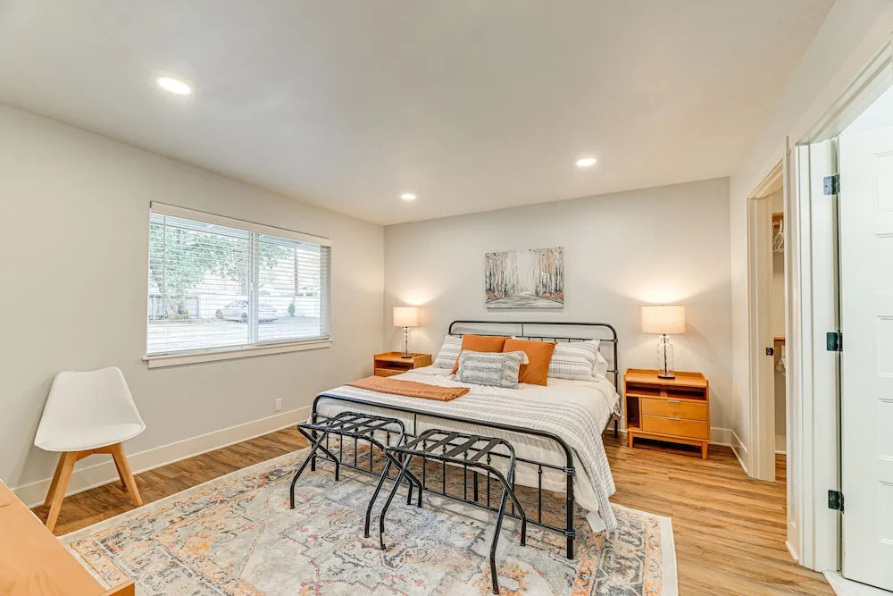 Delightful Grants Pass Home With Hot Tub!