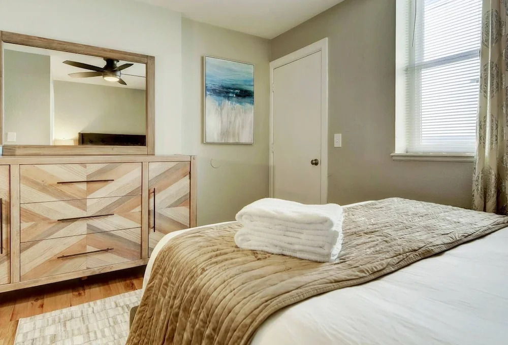 Luxury Denver Apts 8 BDs 4 BAs Great Location!