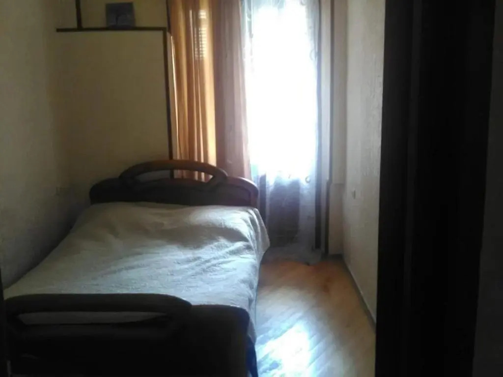 Mzias Apt 4