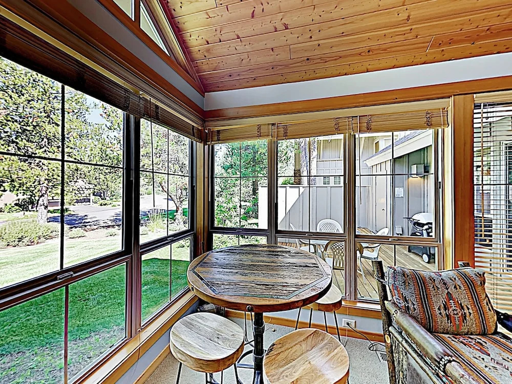 New Listing! 44 Freemont Crossing W/ Hot Tub 3 Bedroom Townhouse