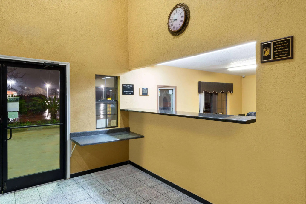 Super 8 by Wyndham San Antonio/Riverwalk Area