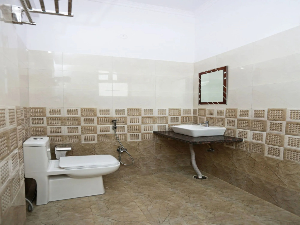 OYO 8425 Hotel Shiv Palace