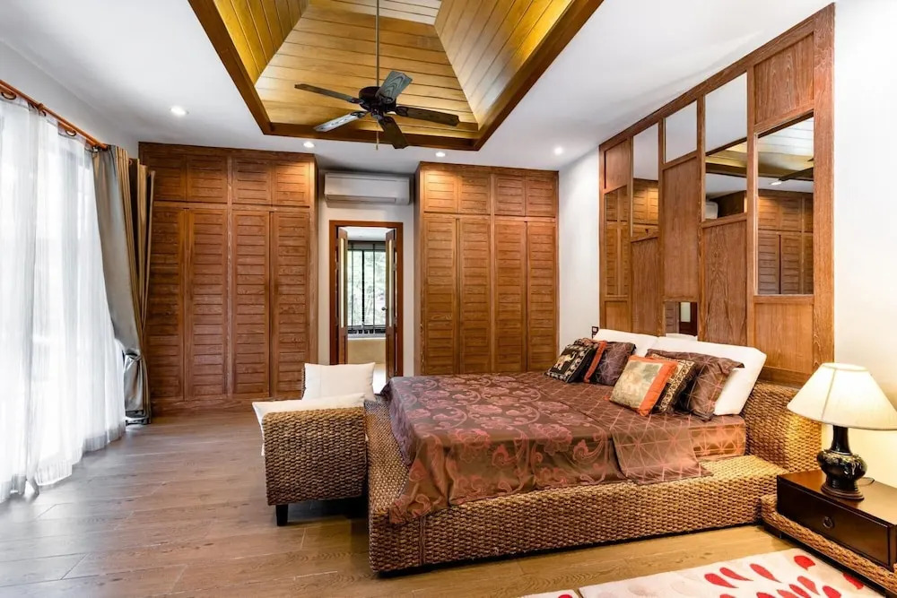 Champagne Villa Luxurious Tropical Pool Villa