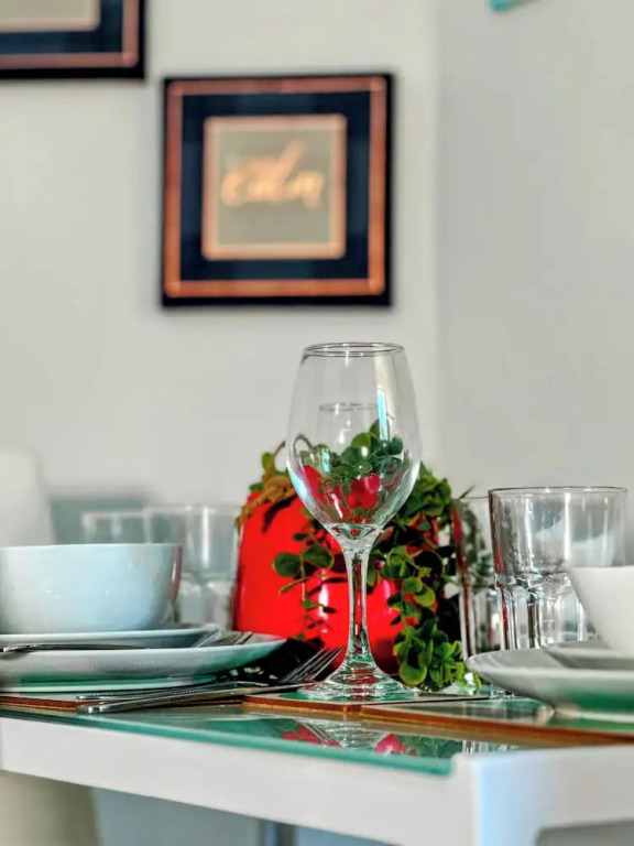 Contractor-friendly 2BR Gem Wi-fi & Free Parking