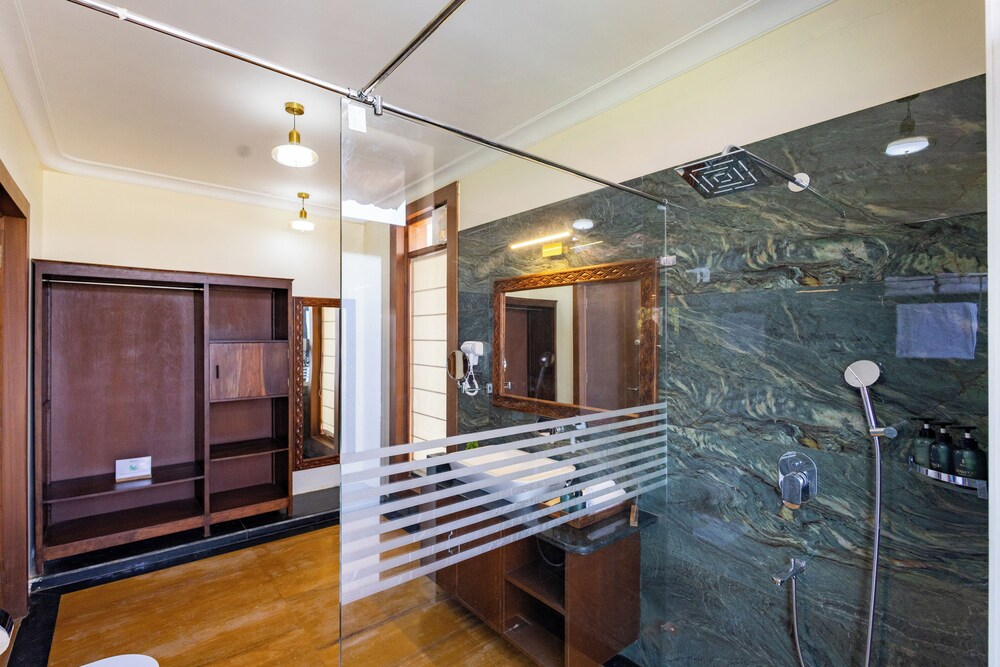 ELIVAAS Tiger Cave Suite with Pvt Pool