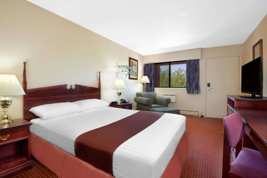 Coast Red Deer Hotel