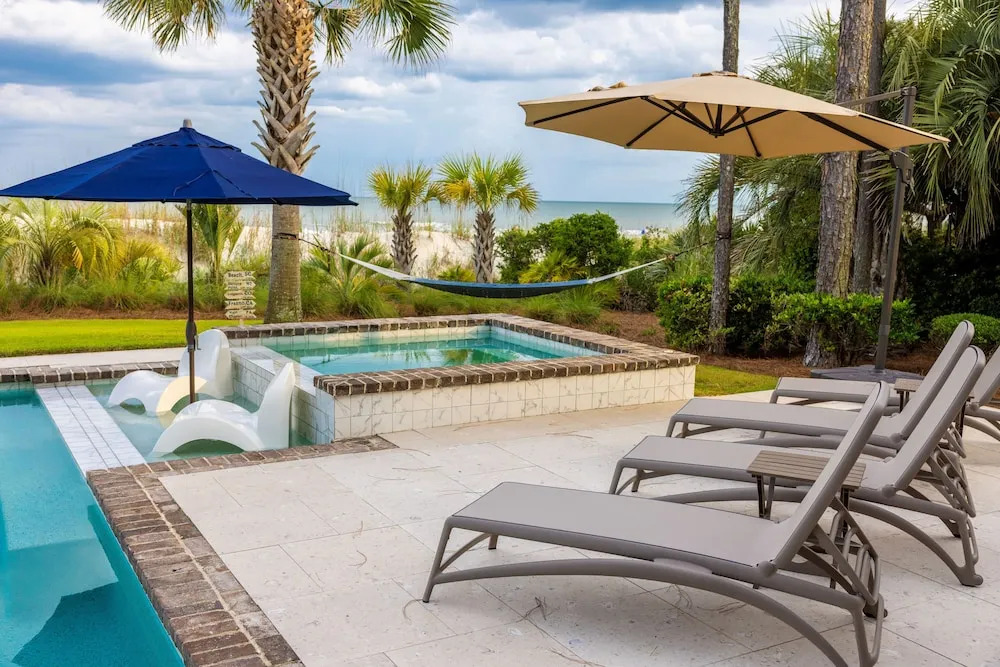 Luxury, Stunning 6 Bedroom Home with Saltwater Pool on the Beach