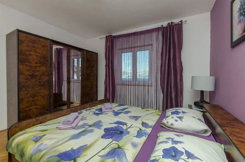 Apartments Ita - Postira