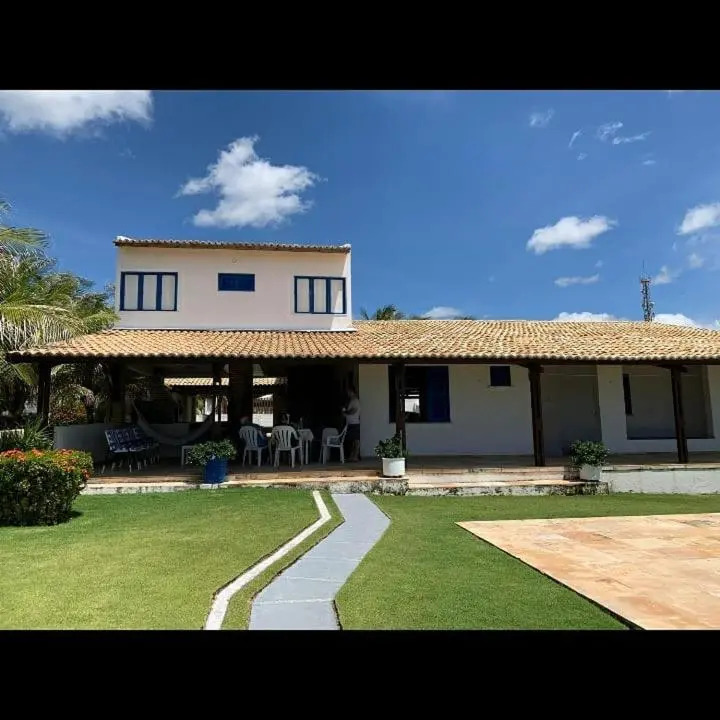 Casa duplex em frente ao mar, com 5 quartos.