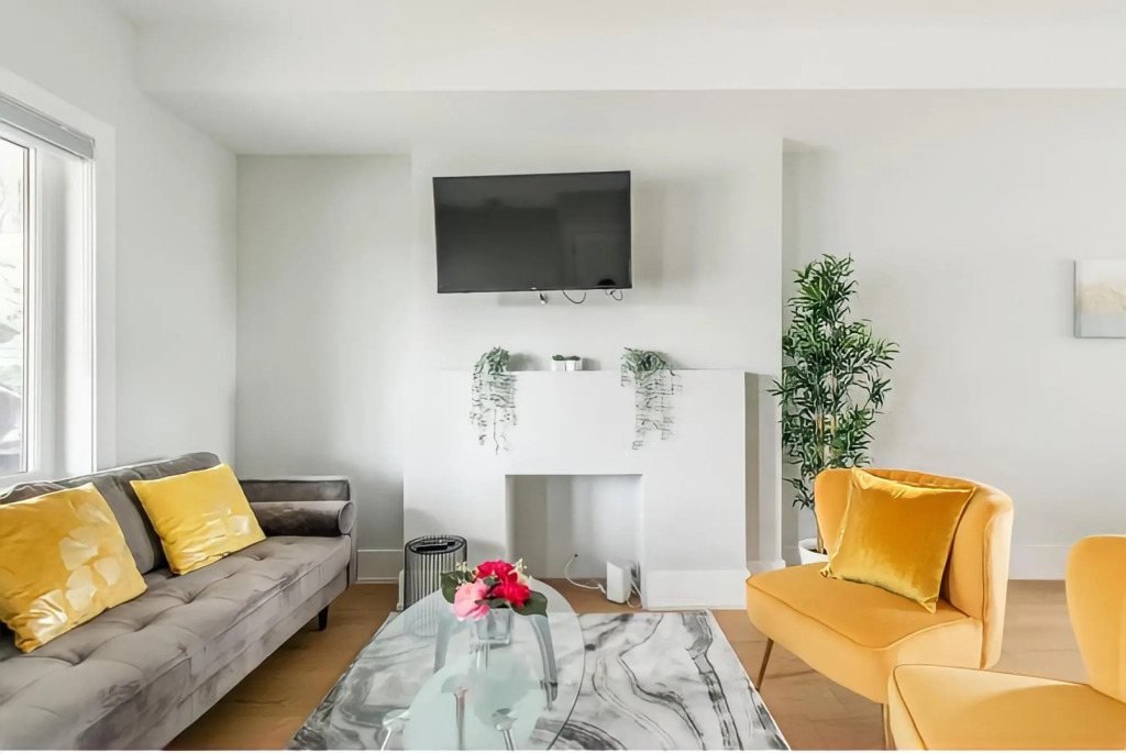 Newly renovated 4 Bed 3 Bath House in DT Toronto
