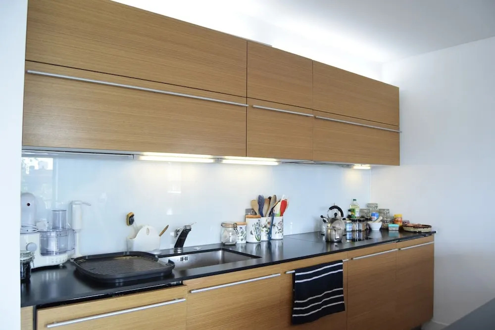 2 Bedroom Kennington Apartment With Balcony