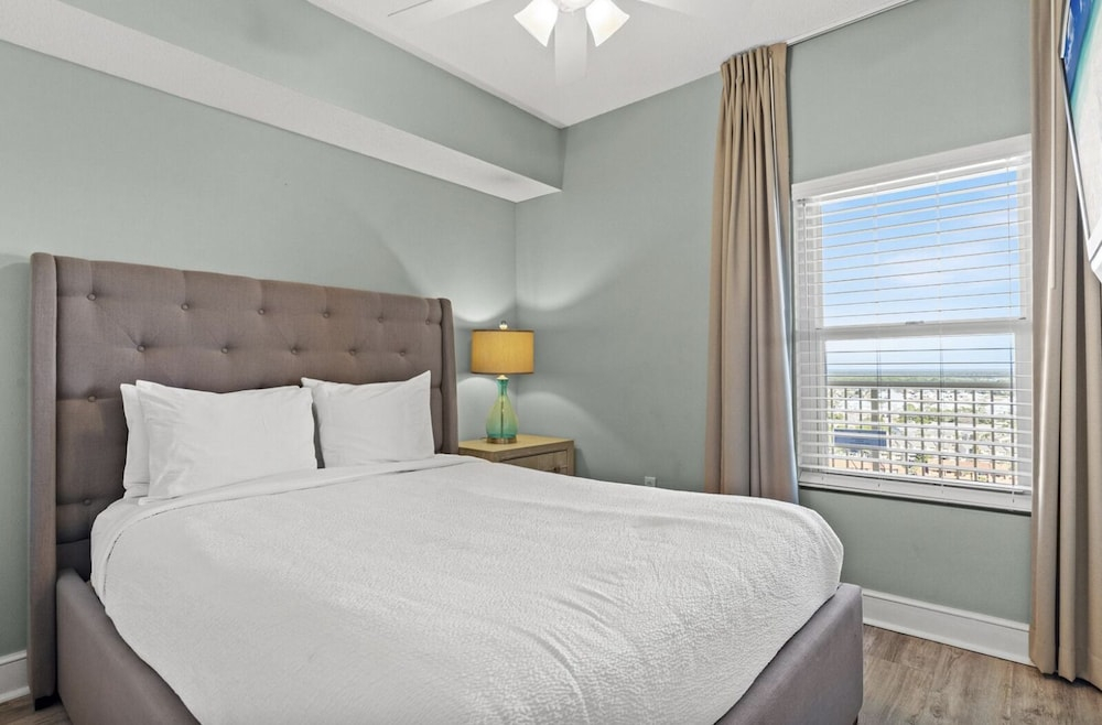 Majestic Beach Towers 2-1704