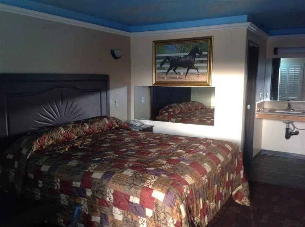 Bronco Motel