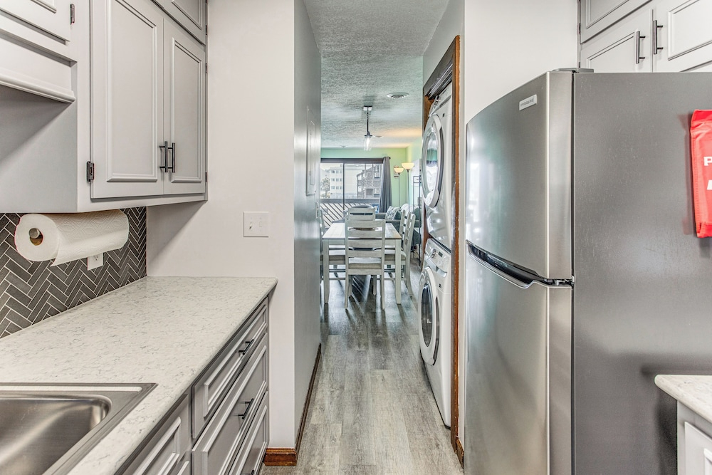 Walk to Ocean: Condo w/ 3 Pools in Myrtle Beach