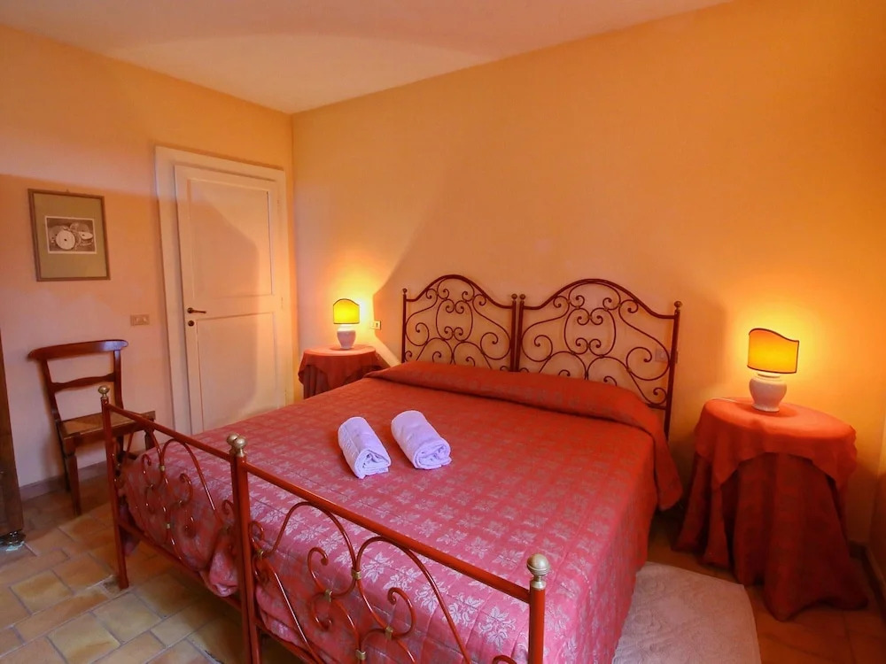 Farmhouse in Todi With Pool & Theater Nearby