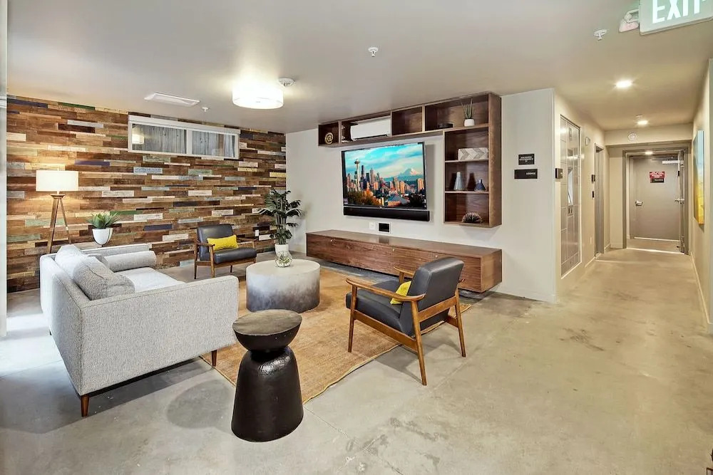 Lofty Studio Prime Cap Hill Area Mins to Downtown