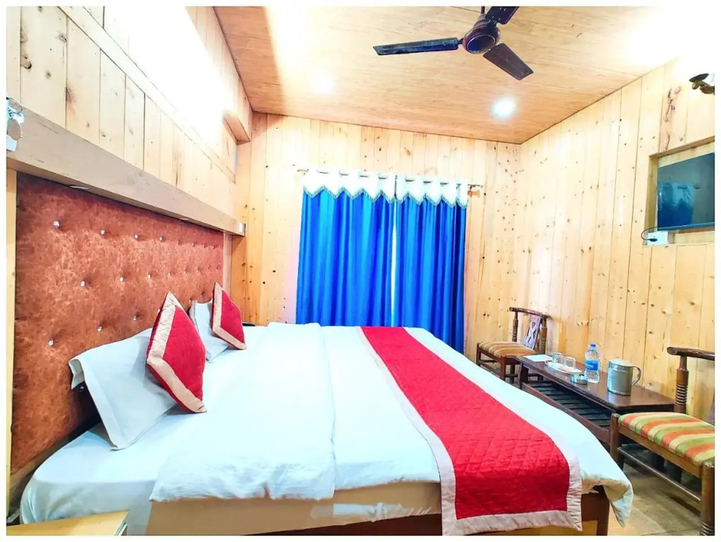 1 BR Boutique stay in Mall road, Nanital (761A), by GuestHouser