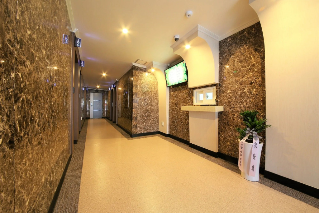 The 7 Hotel