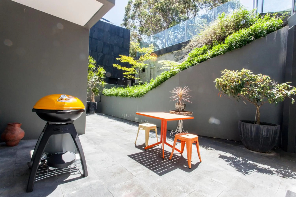 Bondi Lock-Down Retreat, The Cute Place To Put Up Your Feet