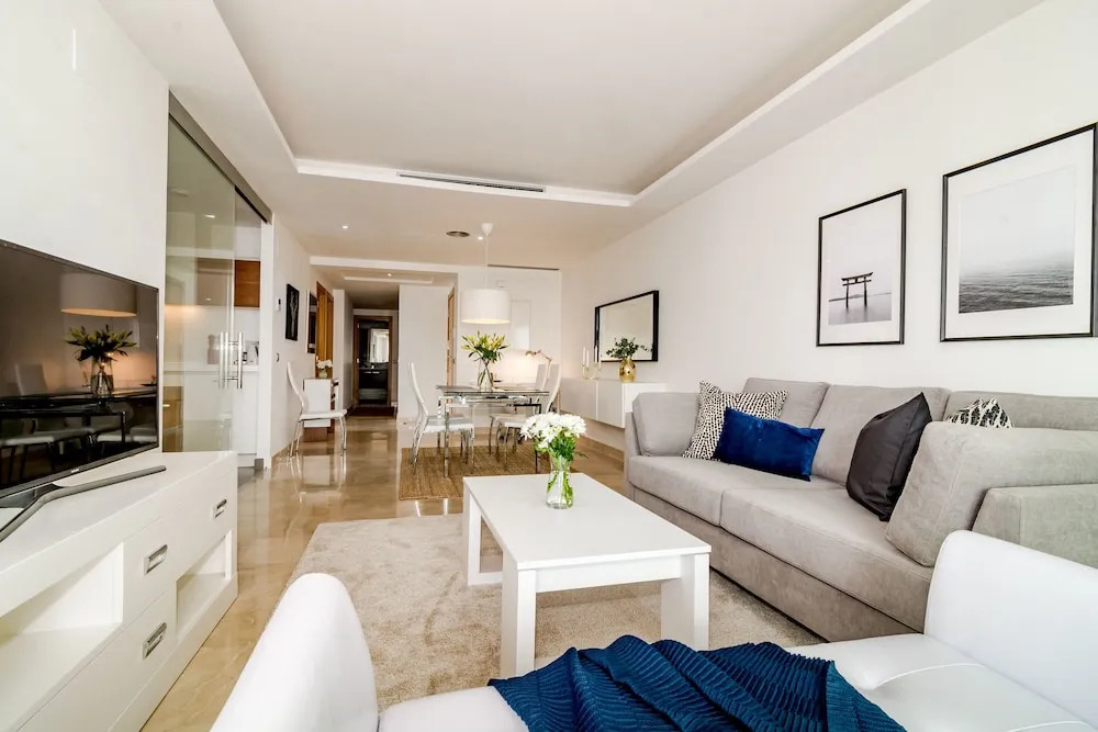 LAB-Modern 3 bedroom apart near beach