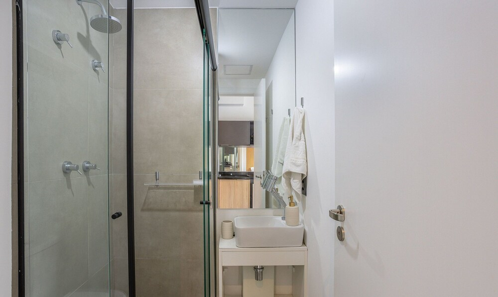 Casa 4Q em Condomínio c\/ Piscina NAT0202