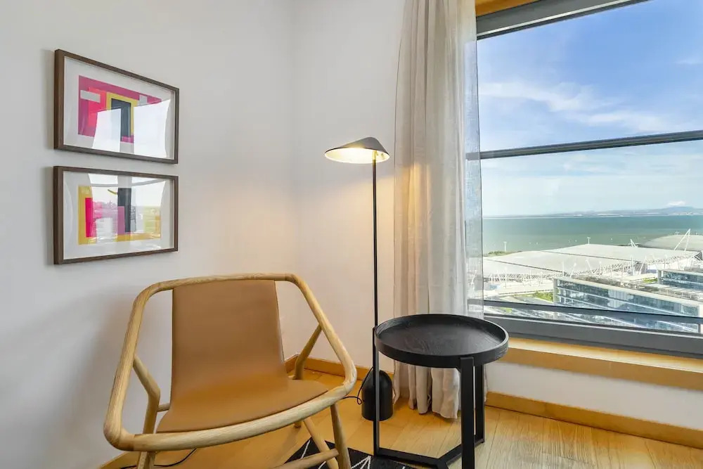 Panoramic Living W/ Elevator, Ac, Garage Perfect For Families & Business Travellers