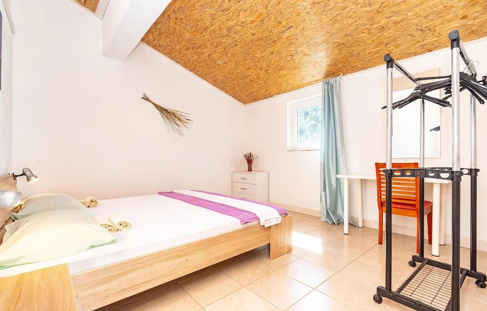 Gorgeous Home In Pupnat With House Sea View