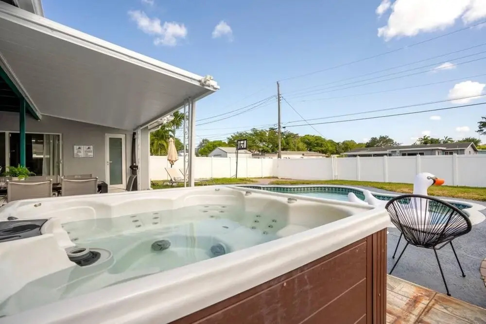 Sapphire House- Pool Hot Tub Great for Groups