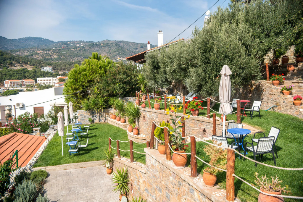 Maria Plomari Apartments