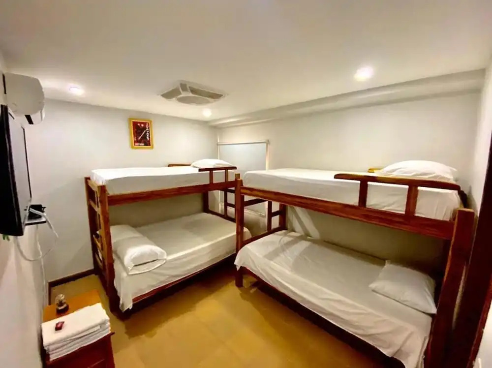 Hostal Aurora, Smith Lodging