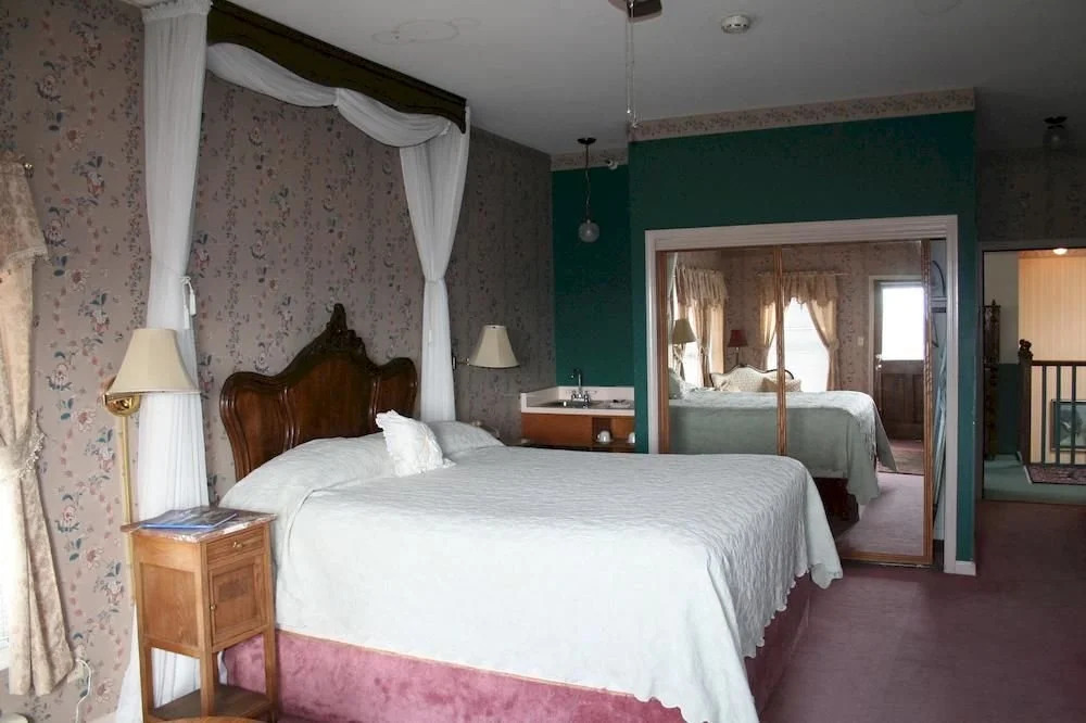 Gold Hill Hotel