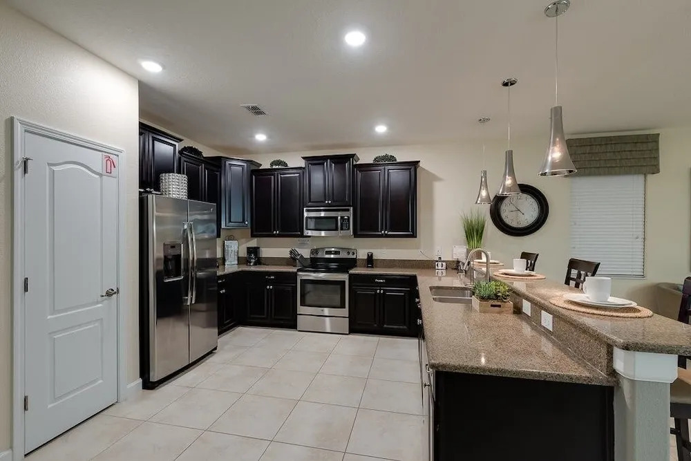 Luxury Movie Theater Room, Pool Spa & Game Room! 8 Bedroom Home