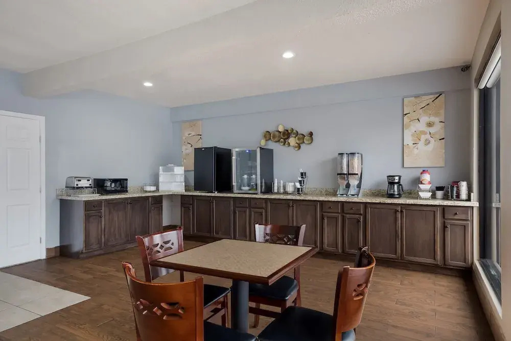 Spanish Trail Inn Hotel