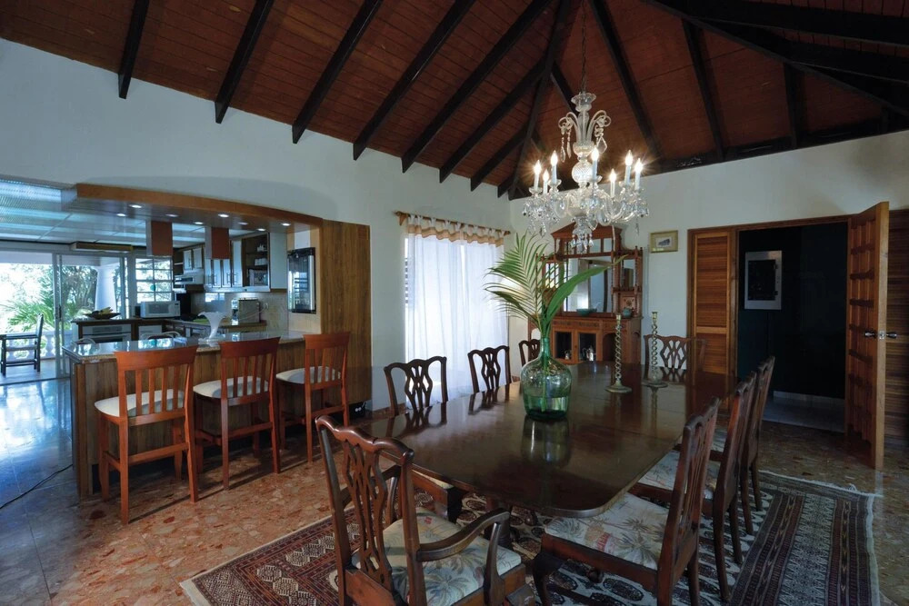 Ideal for Families, Gated Community Near Beaches, AC, Free Wifi, Concierge, Pool!
