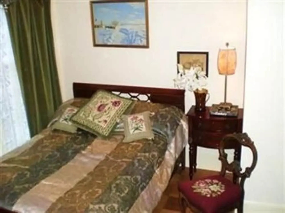 Mozart Guest House Seattle Bed and Breakfast