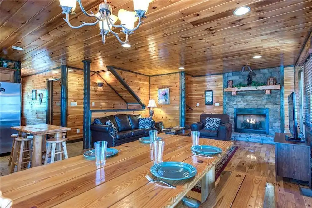 Old Hickory Lodge - Four Bedroom Cabin
