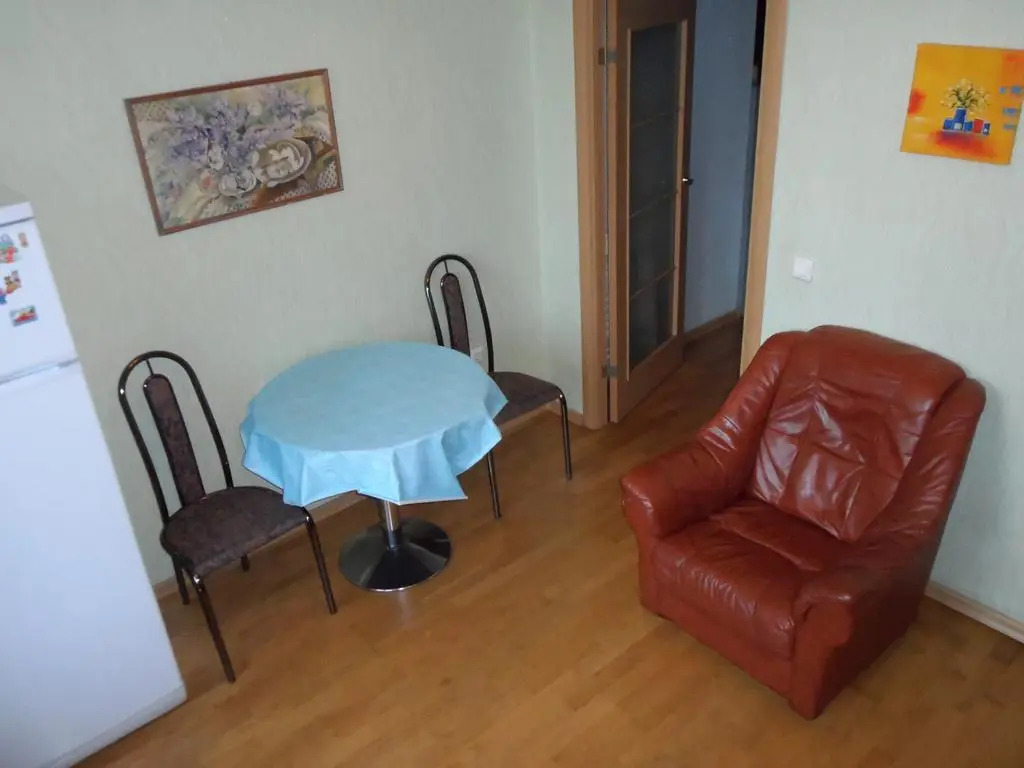 At Moskovskaya Metro Apartment
